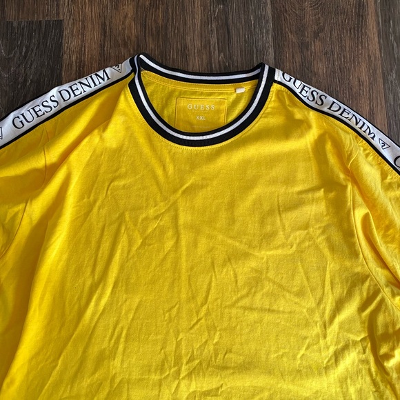 Guess T-Shirt - Picture 3 of 3